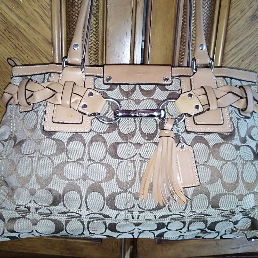 COACH Hampton Signature